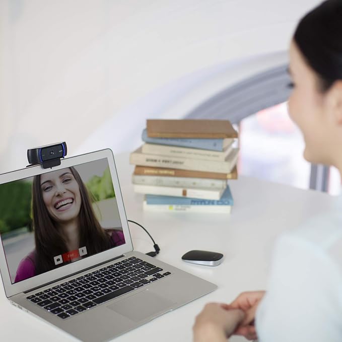 Logitech HD Pro Webcam C920, Widescreen Video Calling and Recording, 1080p Camera, Desktop or Laptop Webcam