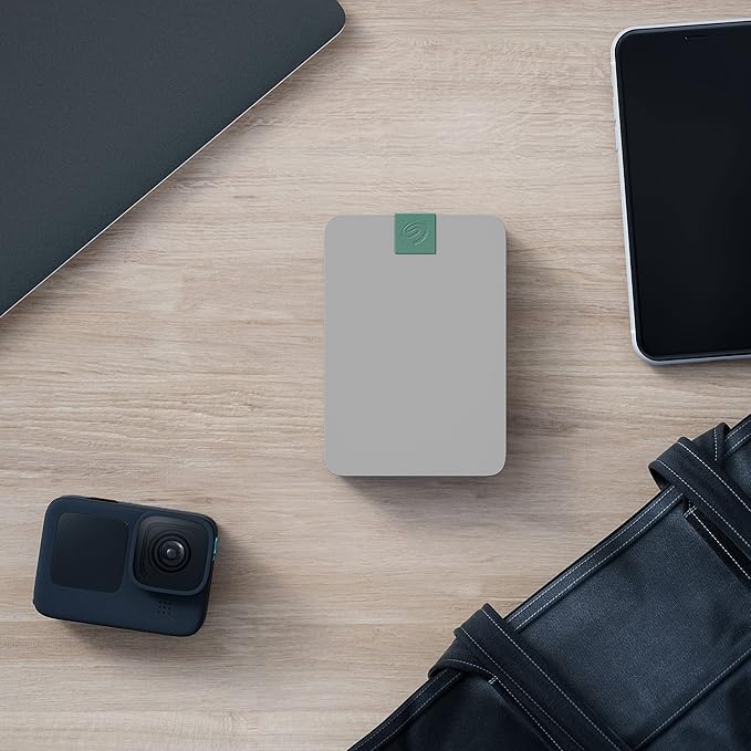 Seagate Ultra Touch HDD, 4TB, Externe harde schijf, Mac & Chromebook, gerecycled materiaal, USB-C-compatibiliteit met pc, Dropbox en Mylio inbegrepen, Cloud White, Data Rescue Service (STMA4000400)